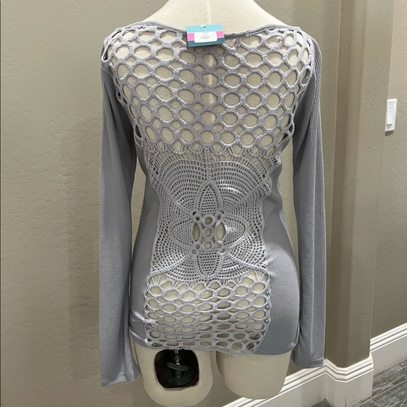 Bear Dance Long-Sleeved Open Decorative Back Top - Picture 2 of 3